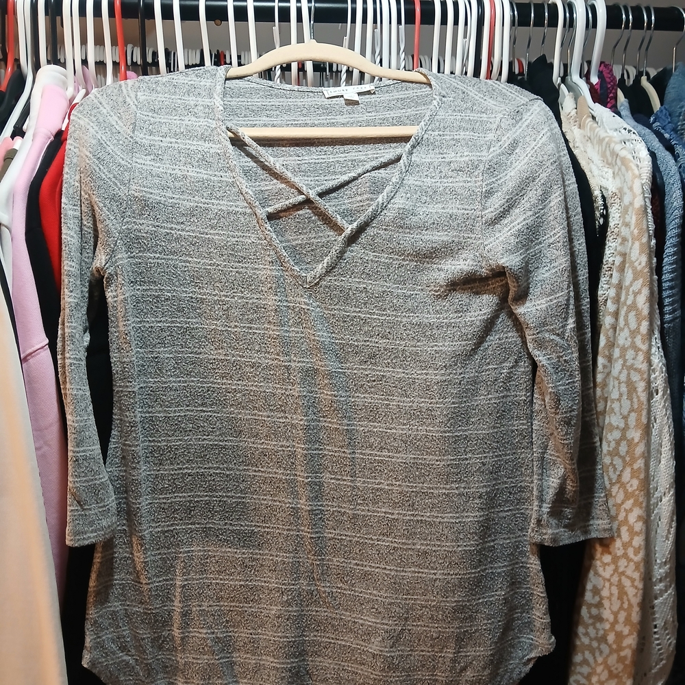 ☀️ 3 For $15 Emory Park Textured Gray Long Sleeve Top